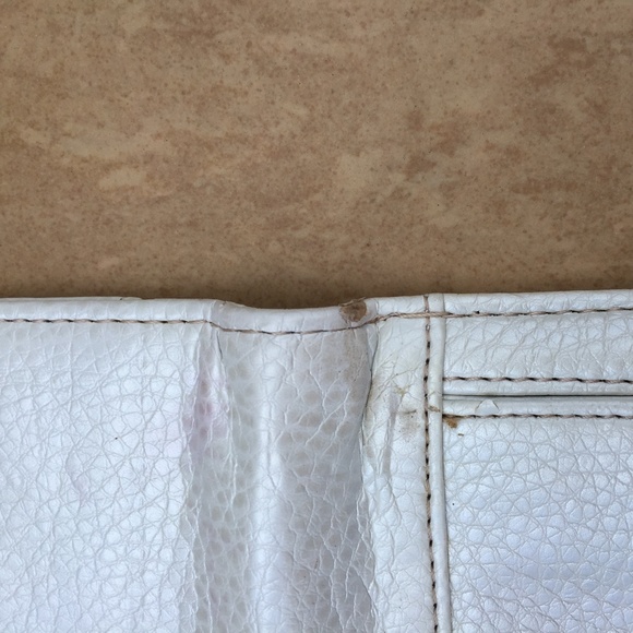 Guess Wallet - Picture 6 of 8